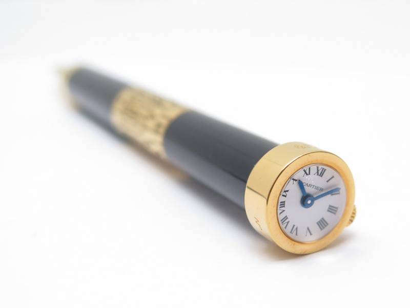 PENNA A SFERA LACCA NERA FINITURE LAMINATO ORO CALENDARIO PERPETUO SERIE LIMITATA CARTIER ST190002